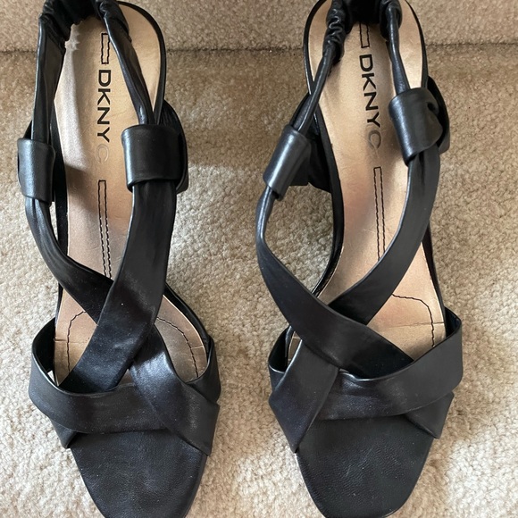 Black sandals. Good used condition . - Picture 1 of 5